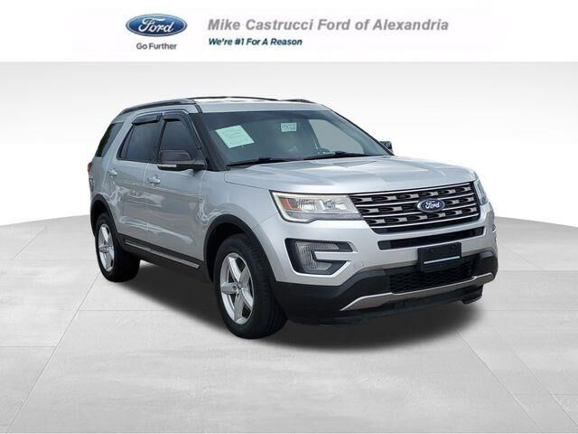 2017 Ford Explorer XLT — photo 1 of 13