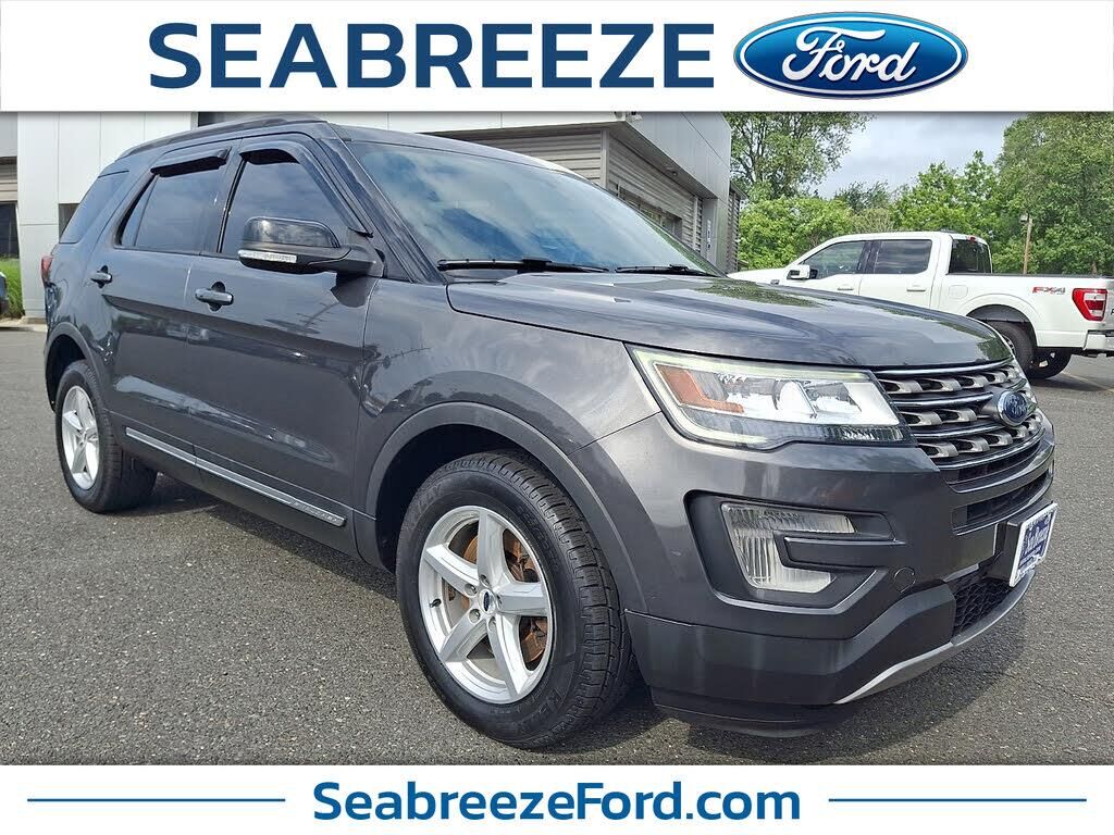 2017 Ford Explorer XLT — photo 1 of 1