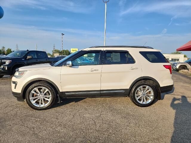2019 Ford Explorer XLT — photo 1 of 3