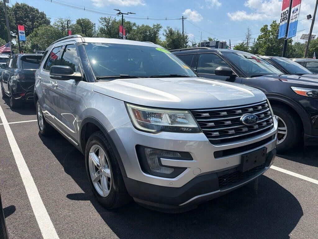 2016 Ford Explorer XLT — photo 1 of 14