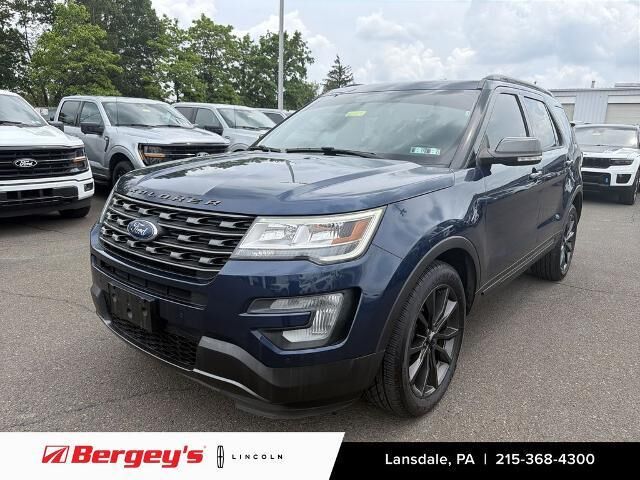 2017 Ford Explorer XLT — photo 1 of 12