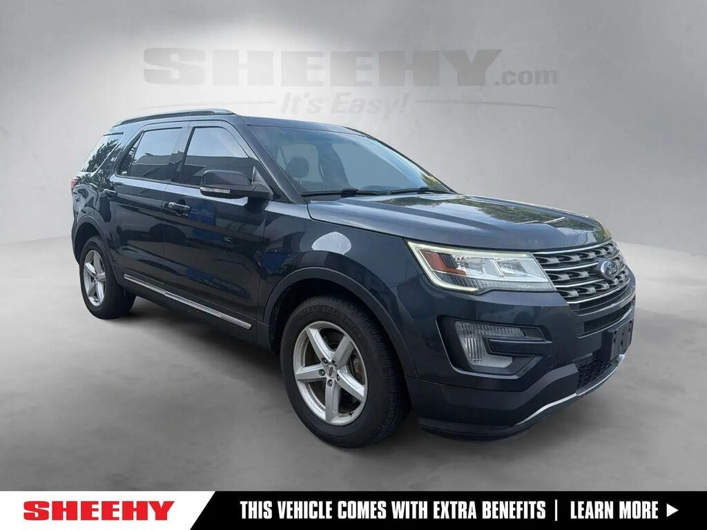 2017 Ford Explorer XLT — photo 1 of 10