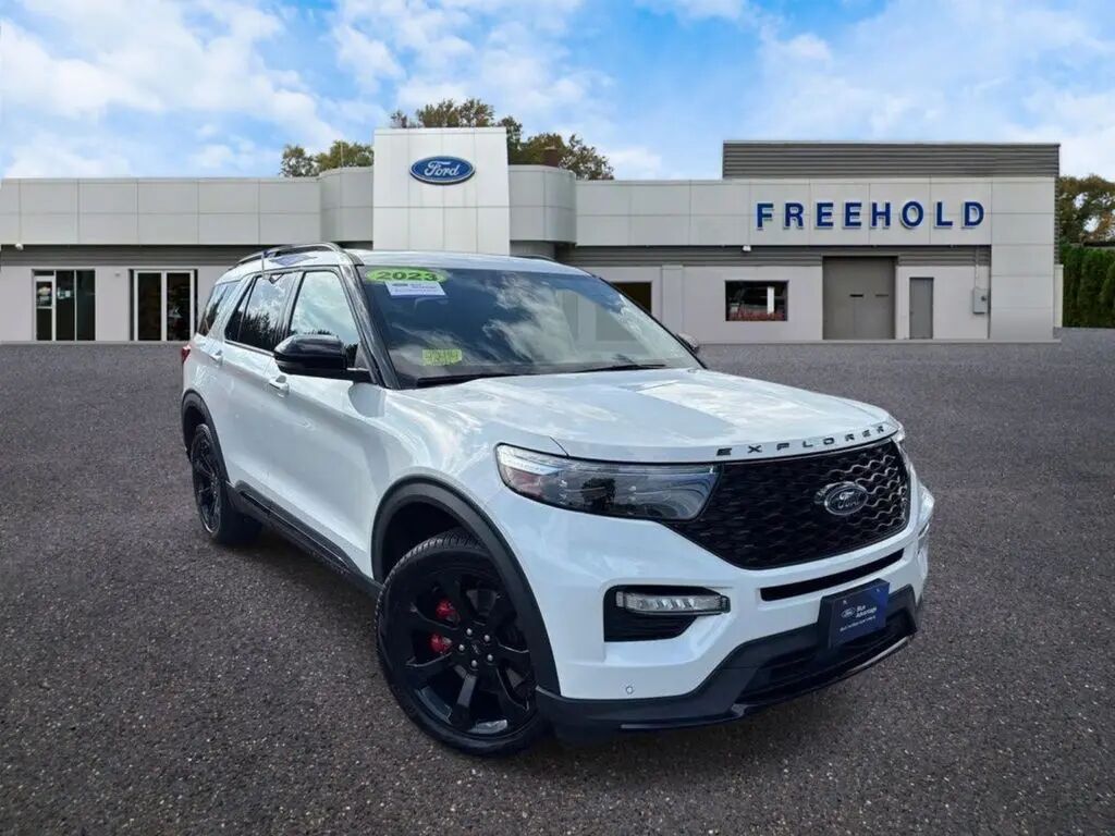 2023 Ford Explorer ST — photo 1 of 13