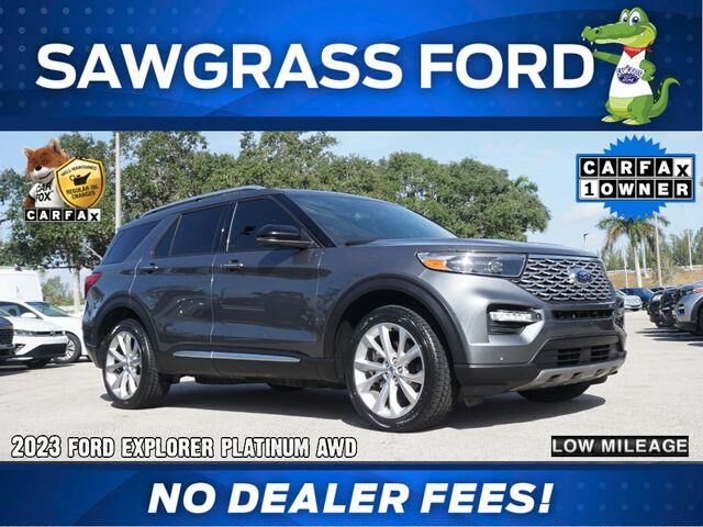2023 Ford Explorer Platinum — photo 1 of 13
