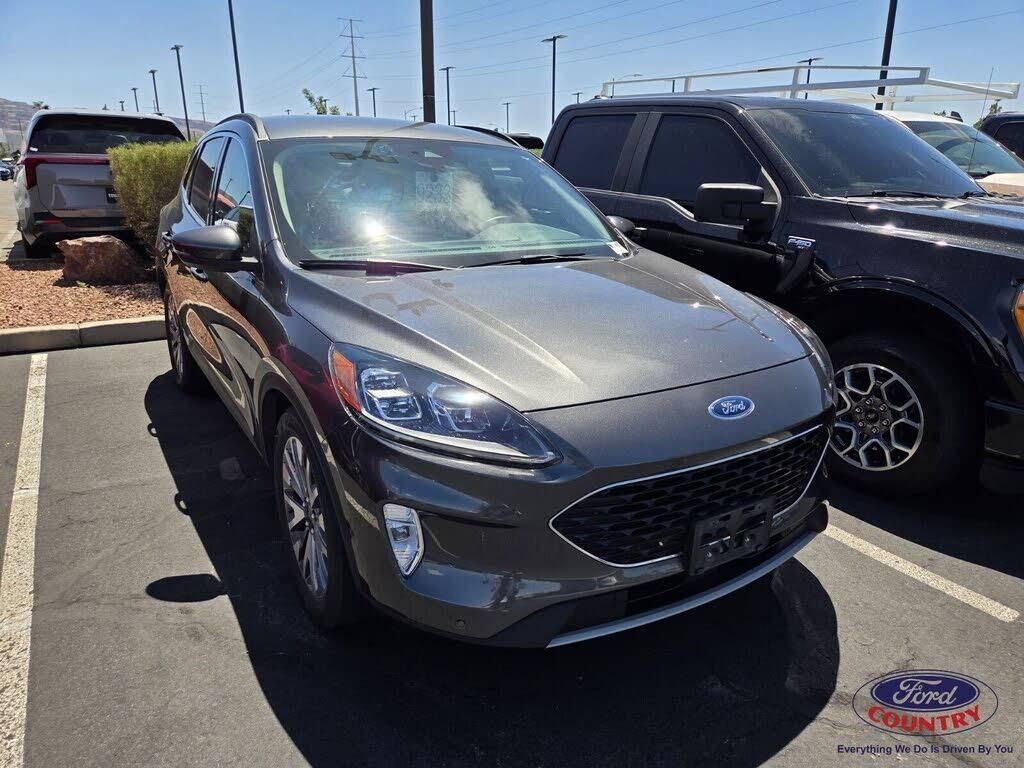 2020 Ford Escape Hybrid Titanium — photo 1 of 2
