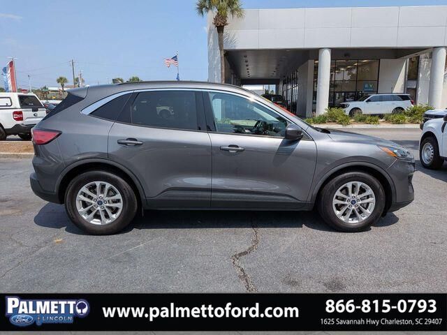 2021 Ford Escape SE — photo 1 of 12