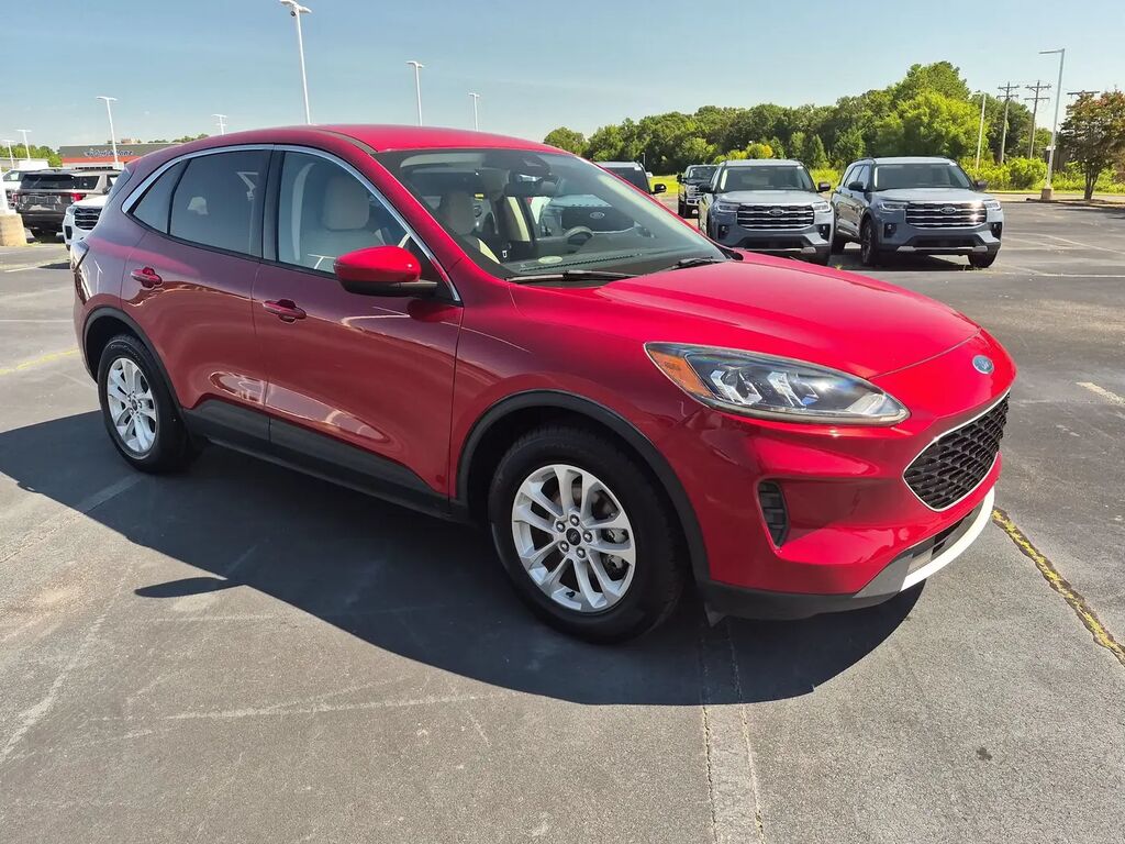 2020 Ford Escape SE — photo 1 of 13
