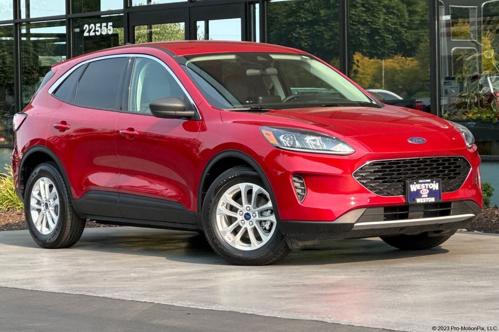 2022 Ford Escape SE — photo 1 of 13