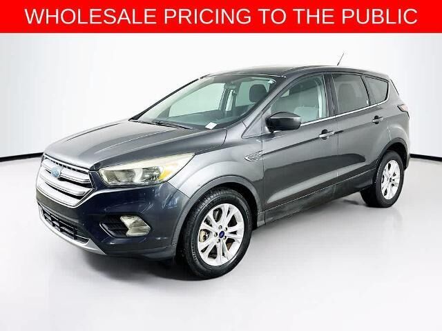 2017 Ford Escape SE — photo 1 of 3