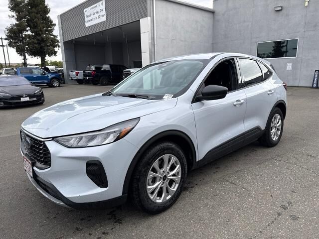 2025 Ford Escape Active — photo 1 of 37