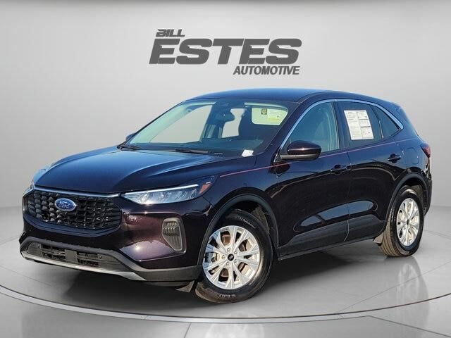 2023 Ford Escape Active — photo 1 of 13