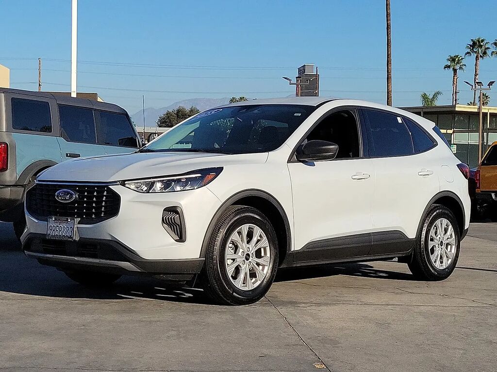 2025 Ford Escape Active — photo 1 of 13