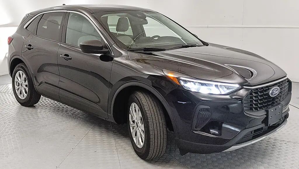 2023 Ford Escape Active — photo 1 of 26