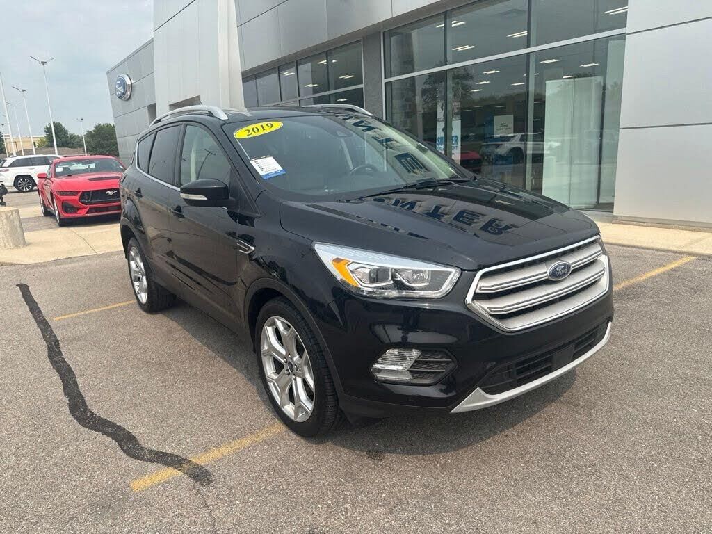 2019 Ford Escape Titanium — photo 1 of 1