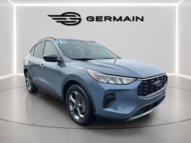 2025 Ford Escape ST-Line — photo 1 of 13