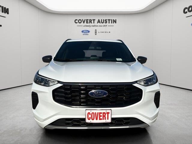 2023 Ford Escape ST-Line — photo 1 of 4