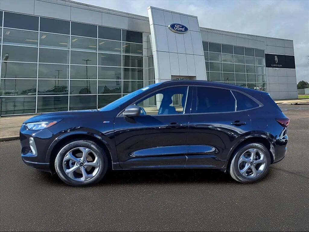 2024 Ford Escape ST-Line — photo 1 of 13