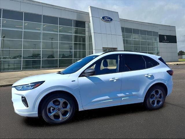 2023 Ford Escape ST-Line — photo 1 of 1