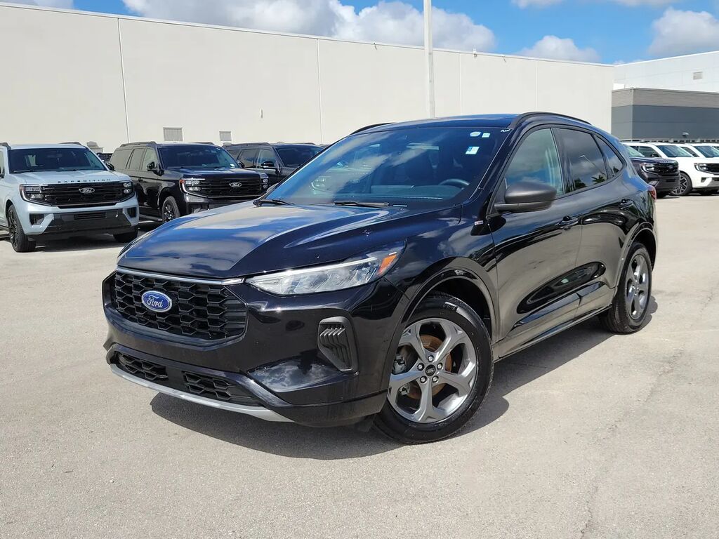 2024 Ford Escape ST-Line — photo 1 of 13