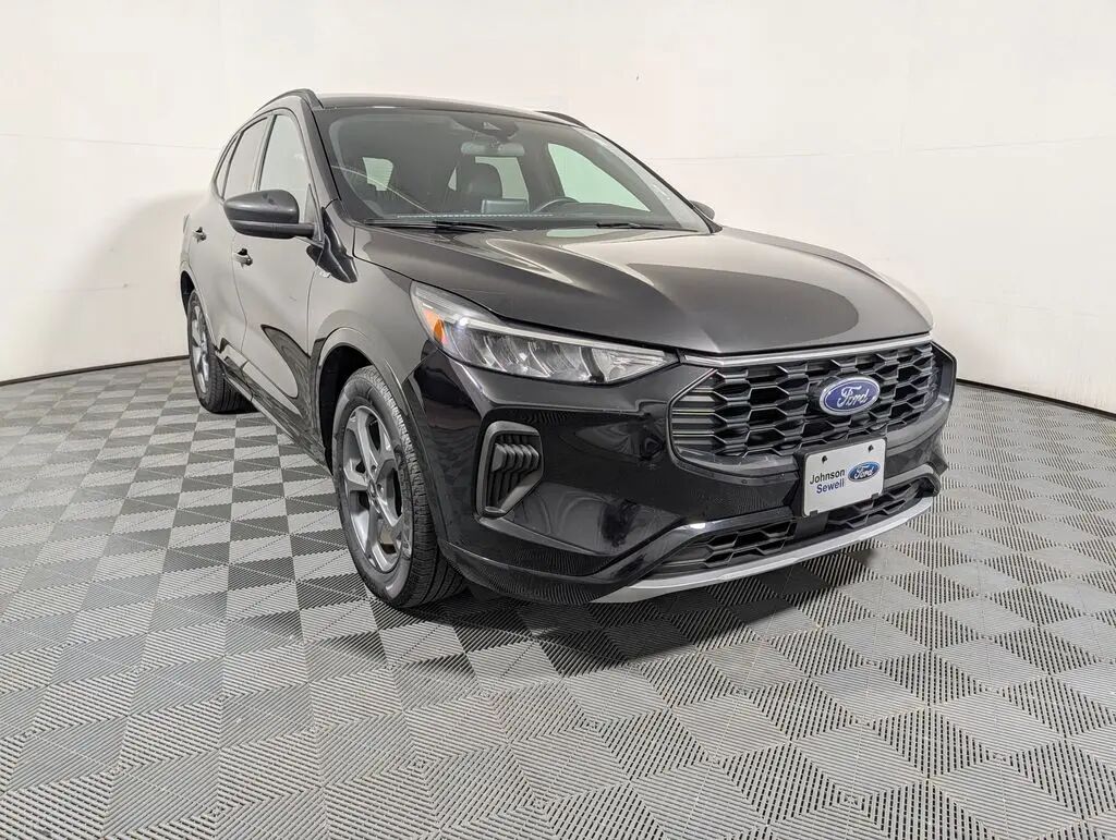 2023 Ford Escape ST-Line — photo 1 of 13