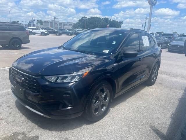 2023 Ford Escape ST-Line — photo 1 of 12