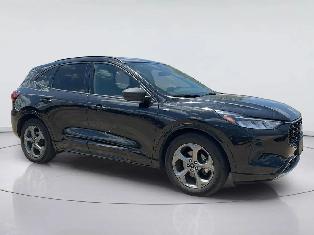 2023 Ford Escape ST-Line — photo 1 of 10