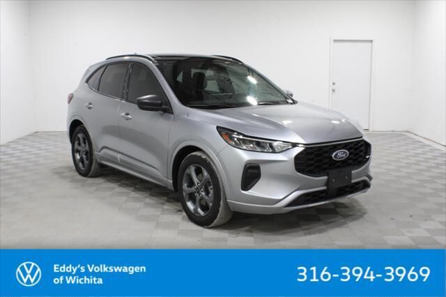 2023 Ford Escape ST-Line — photo 1 of 13