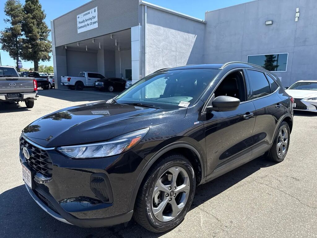 2025 Ford Escape ST-Line — photo 1 of 13