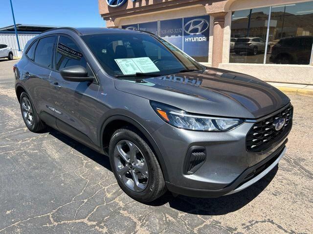 2025 Ford Escape Hybrid ST-Line — photo 1 of 13