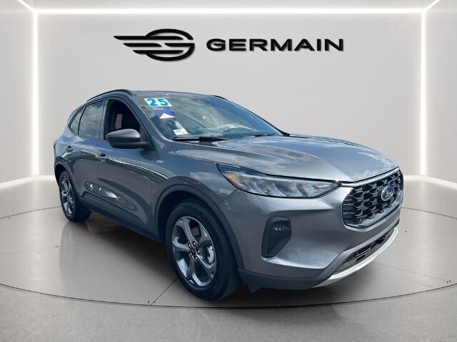 2025 Ford Escape Hybrid ST-Line — photo 1 of 13