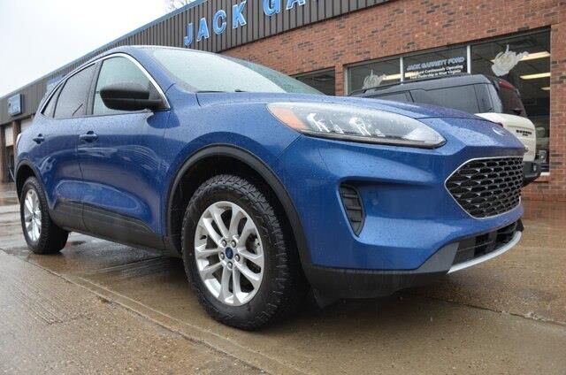 2022 Ford Escape Hybrid SE