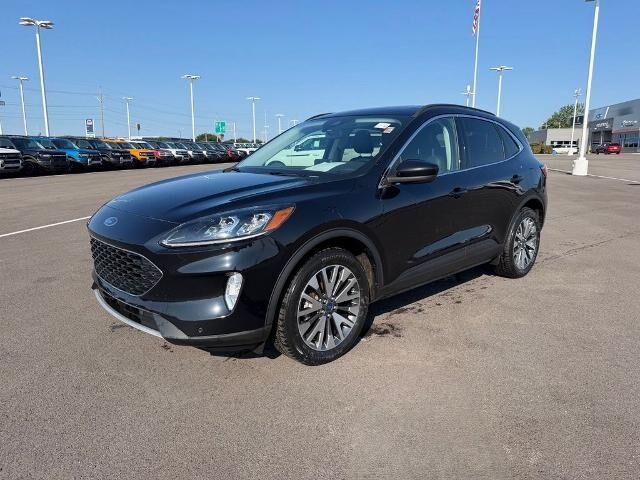 2022 Ford Escape Hybrid Titanium