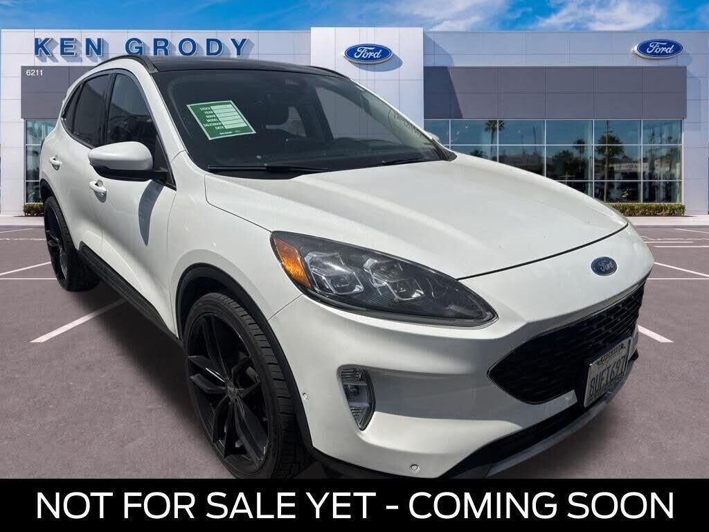2020 Ford Escape Hybrid Titanium — photo 1 of 1
