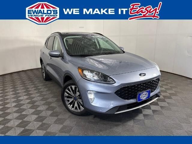 2022 Ford Escape Hybrid Titanium