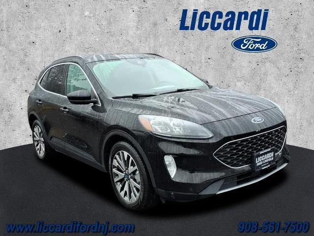 2022 Ford Escape Hybrid Titanium — photo 1 of 13