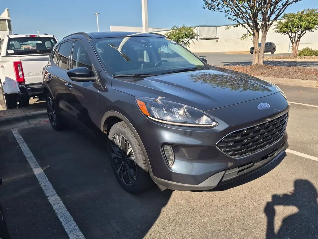 2022 Ford Escape SE — photo 1 of 5