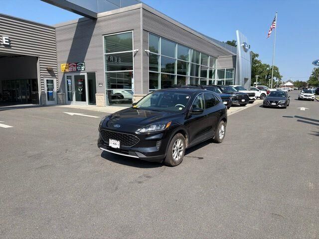 2020 Ford Escape SE — photo 1 of 12