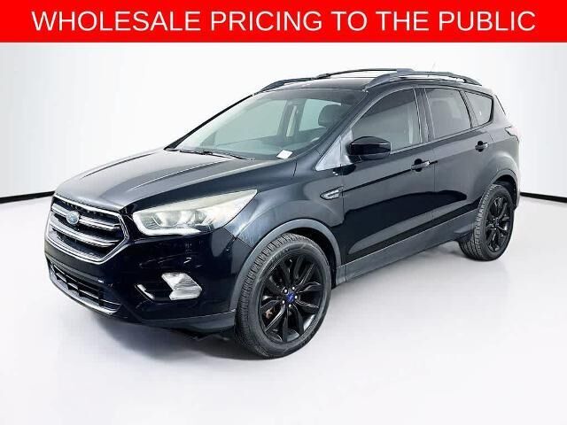 2017 Ford Escape SE — photo 1 of 13