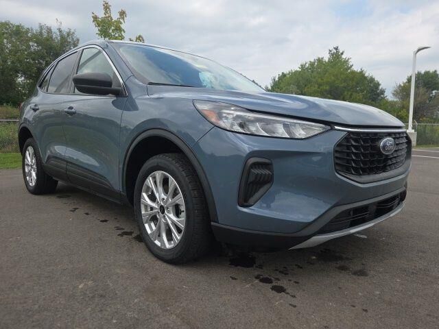 2023 Ford Escape Active — photo 1 of 13