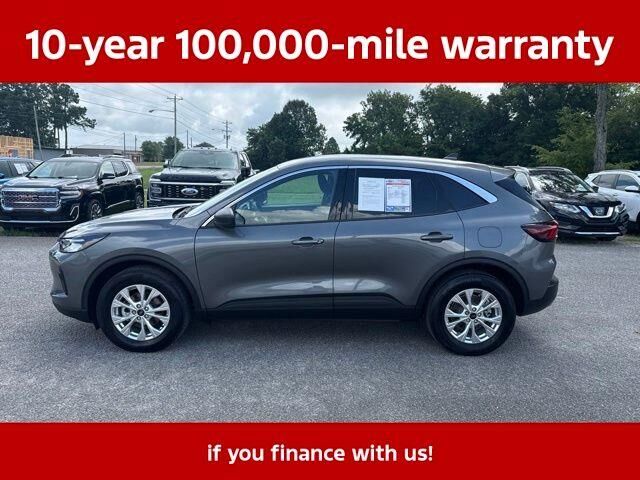 2023 Ford Escape Active — photo 1 of 13