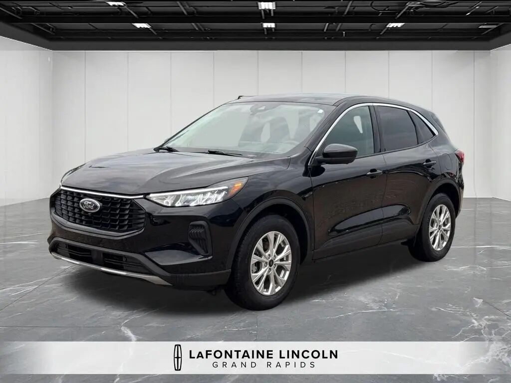 2023 Ford Escape Active — photo 1 of 16