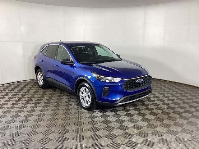 2023 Ford Escape Active — photo 1 of 13