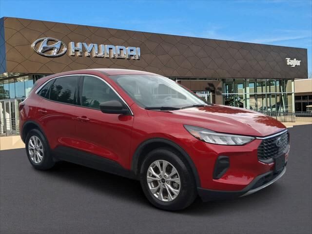 2023 Ford Escape Active — photo 1 of 13