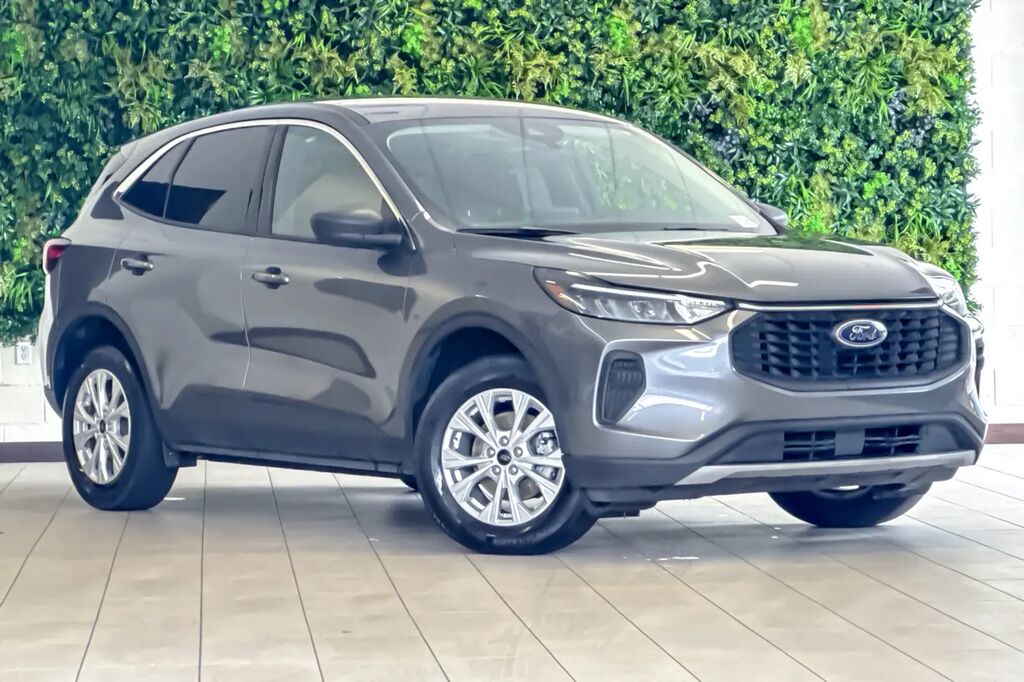 2024 Ford Escape Active — photo 1 of 13