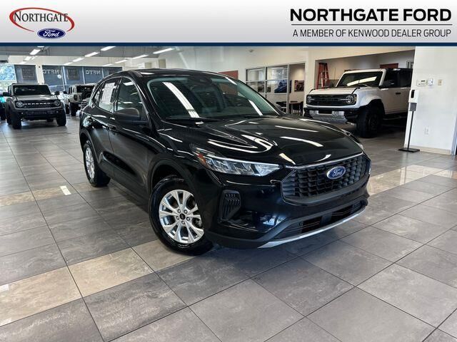2023 Ford Escape Active — photo 1 of 13