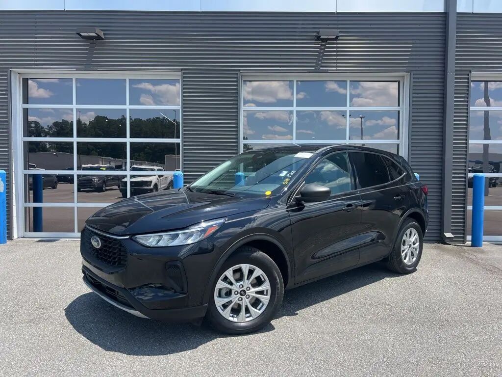 2025 Ford Escape Active — photo 1 of 5