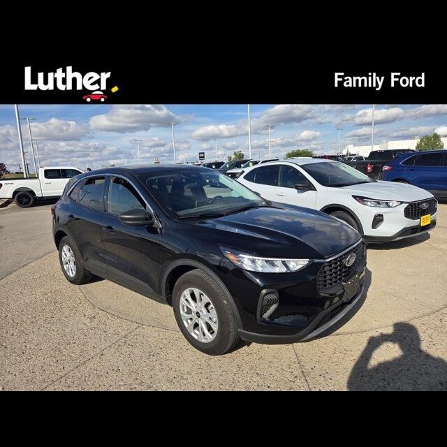 2023 Ford Escape Active — photo 1 of 12