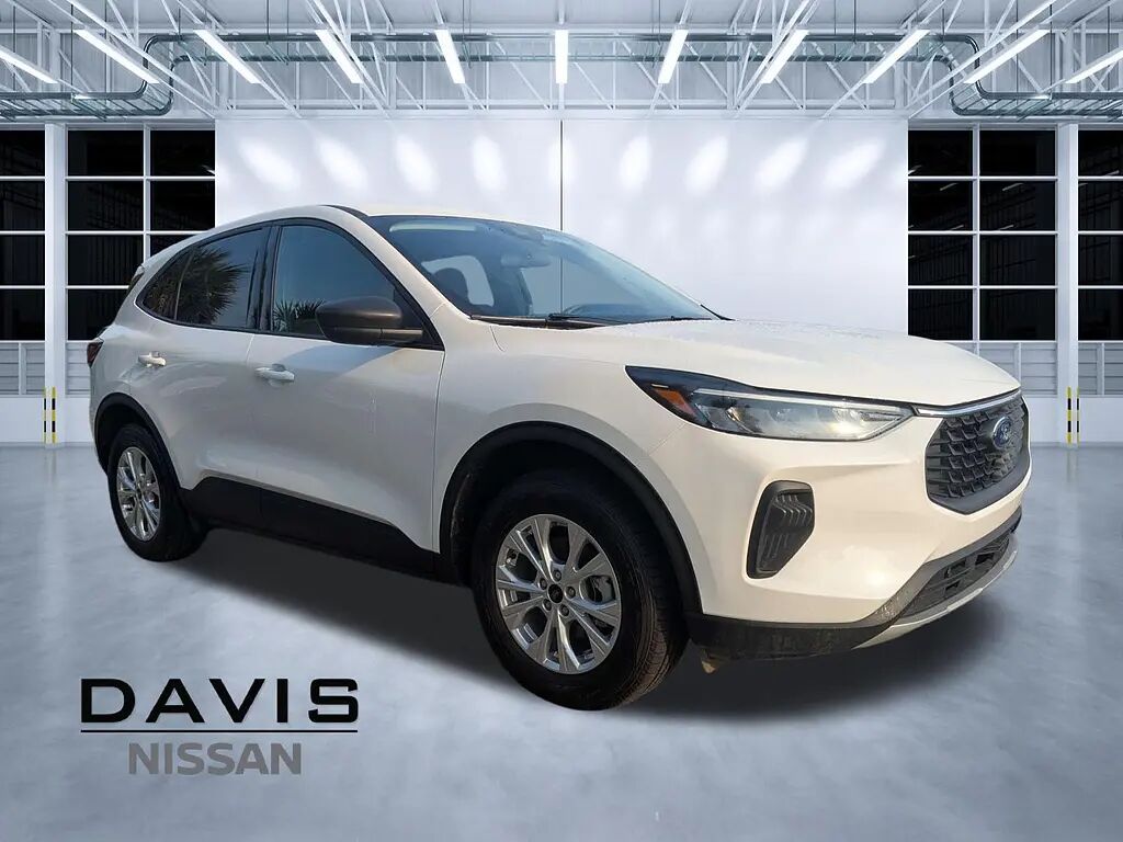 2025 Ford Escape Active — photo 1 of 13