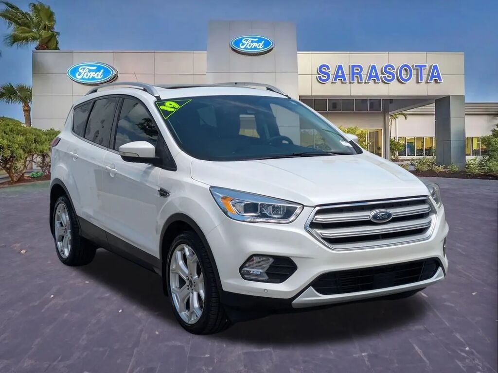 2019 Ford Escape Titanium — photo 1 of 13