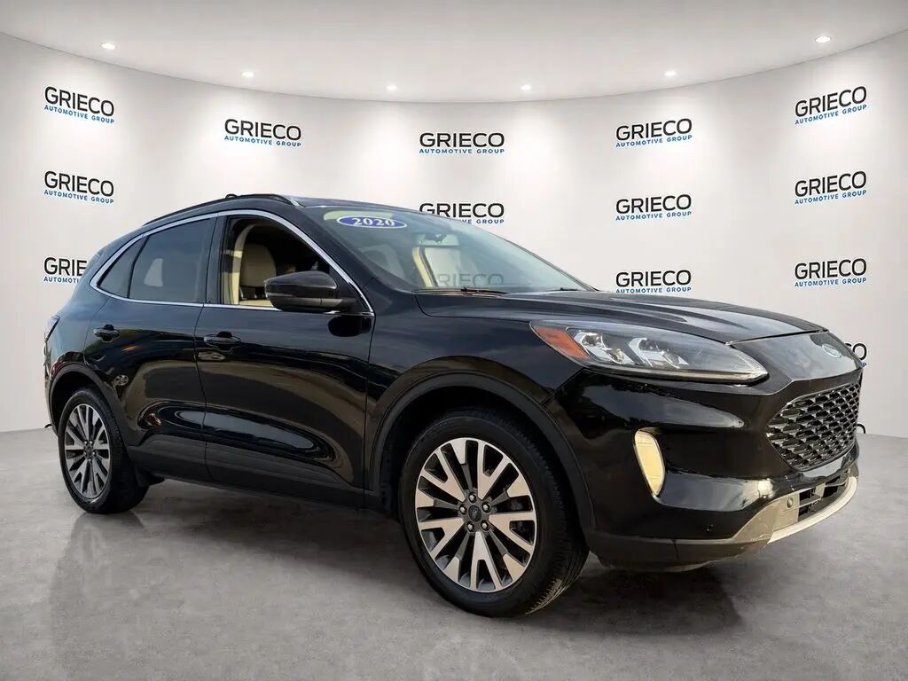 2020 Ford Escape Titanium — photo 1 of 13